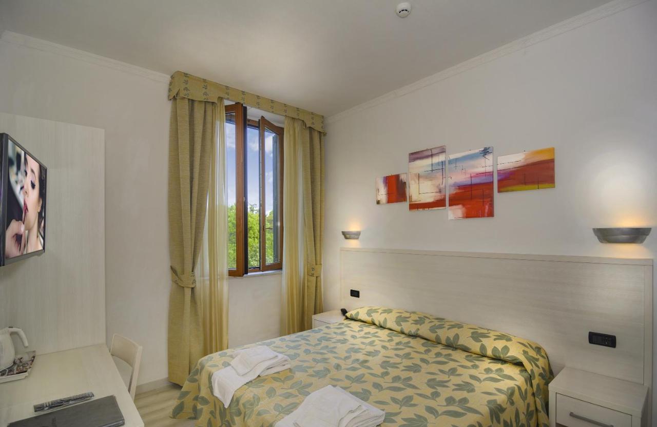 Hotel Vittoria Viareggio Exterior foto
