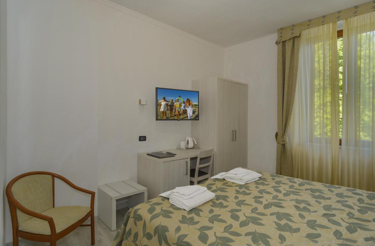 Hotel Vittoria Viareggio Exterior foto