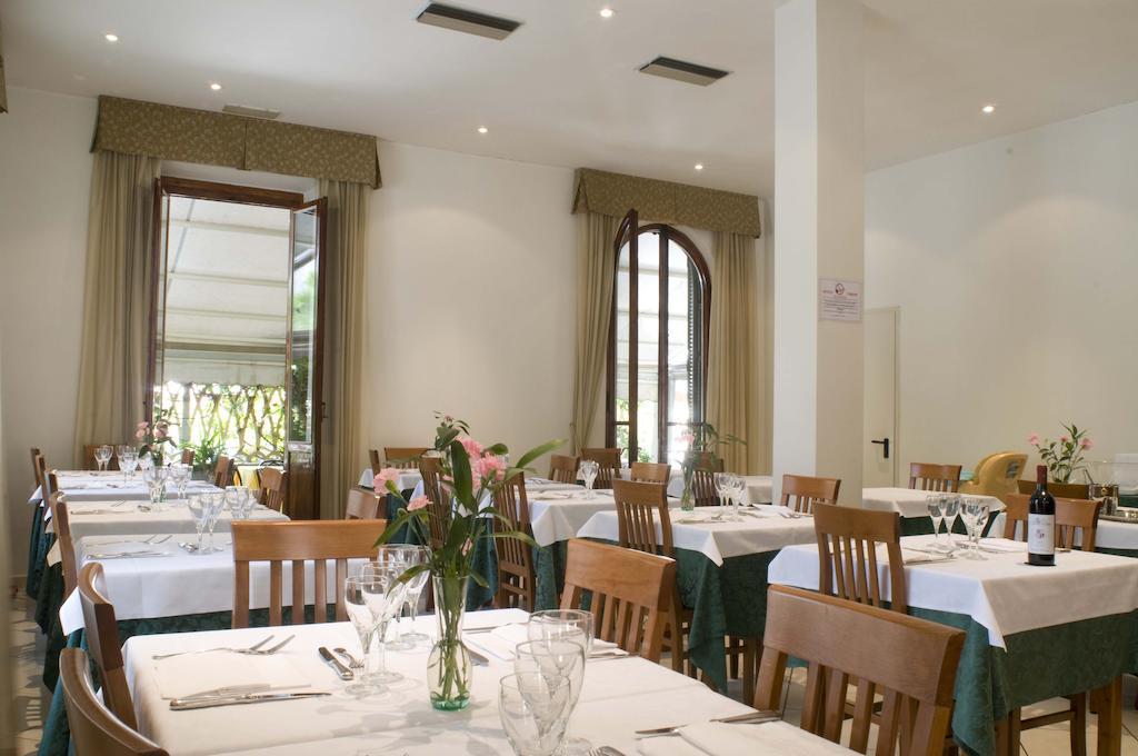 Hotel Vittoria Viareggio Exterior foto