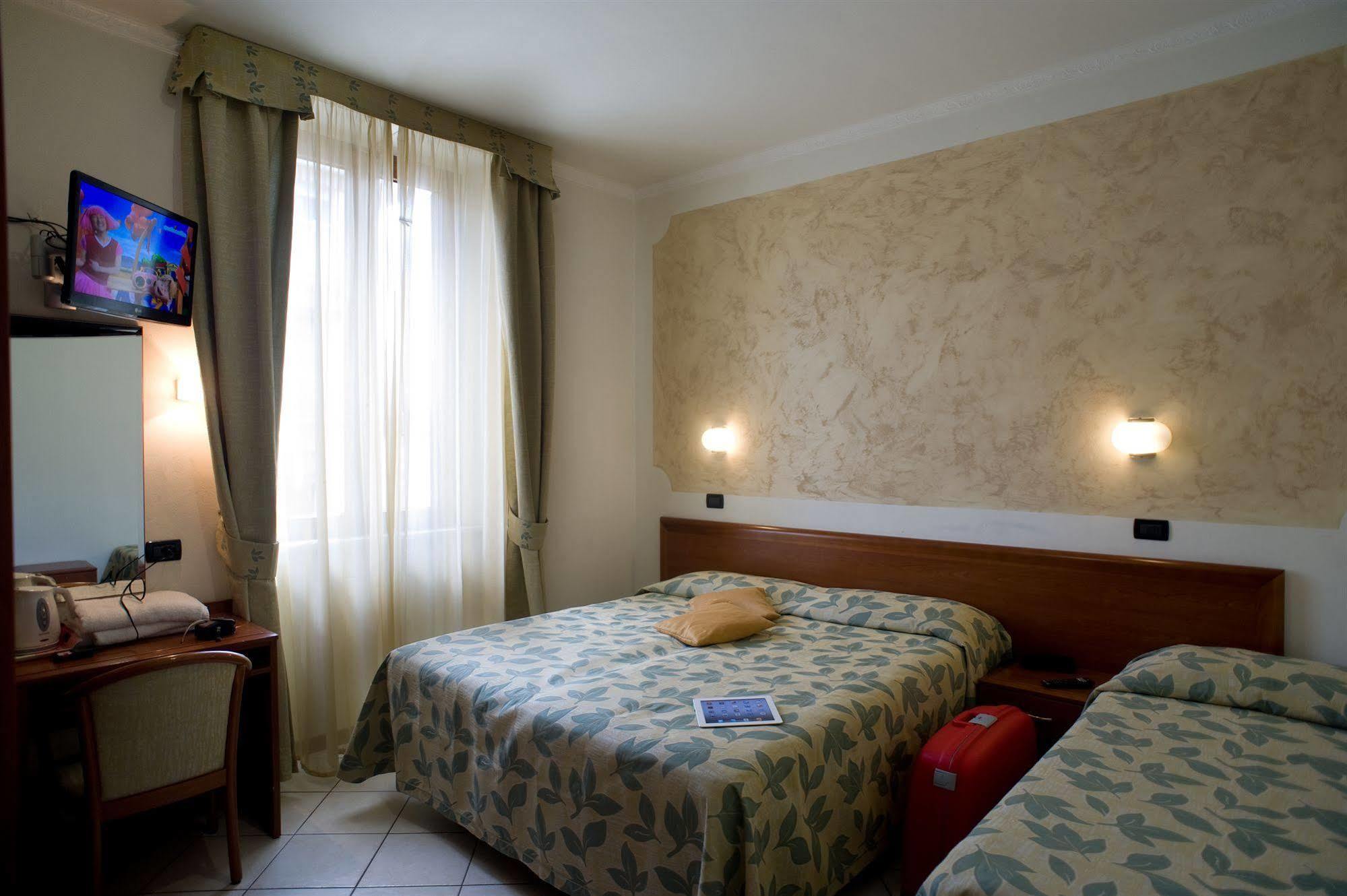 Hotel Vittoria Viareggio Exterior foto