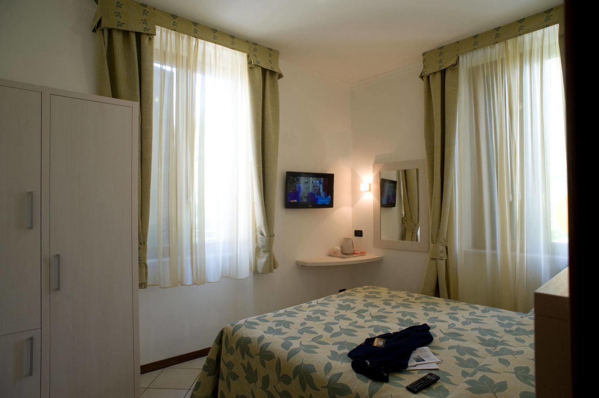 Hotel Vittoria Viareggio Exterior foto